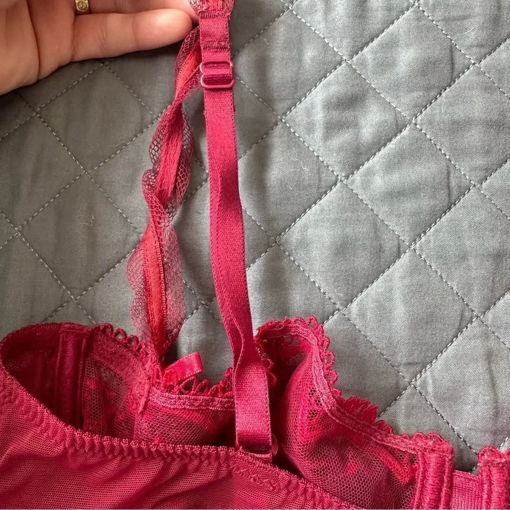 Chantelle Lace Underwire Bra with Adjustable Straps in Burgundy 34C